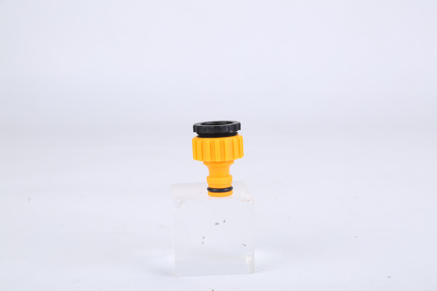 Blue-Yellow Color Options -- 1Pc Dog Water Fountain Multifunctional Automatic Pet Water Dispenser Outdoor Step-on Activated Sprinkler For Drinking Shower Fun